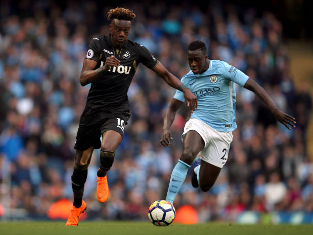 展示了他一 展示了他一